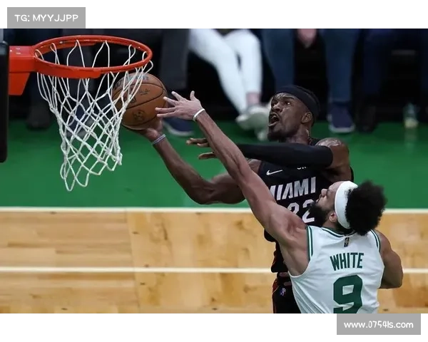 NBA东决G4 _ 凯尔特人、热火10人带伤 巴特勒坚持出战 NBA东决G4 _ 凯尔特人、热火10人带伤 巴特勒坚持出战